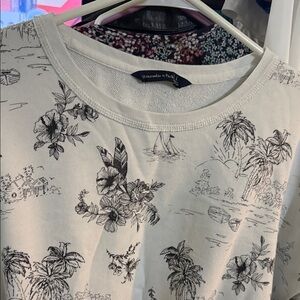 Abercrombie & Fitch White Graphic Short Sleeve Tee